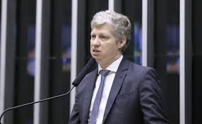 temp_image_1743224267.436094 Marcel van Hattem: Deputado ataca Moraes e STF, gerando reação no Congresso