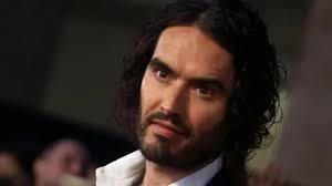 temp_image_1743776412.727544 Russell Brand: Acusações de Estupro e Assédio Sexual Abalam Carreira do Comediante