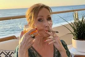 temp_image_1744913763.25853 J.K. Rowling e a Polêmica sobre Direitos das Mulheres Trans: Entenda a Decisão da Suprema Corte Britânica