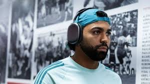 temp_image_1745416047.101113 Gabigol Responde à Crítica de Roger Flores Sobre Falta de Paixão no Futebol: Entenda a Polêmica!