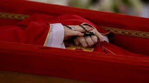 temp_image_1745428680.857007 Últimas Notícias: Vaticano Divulga Imagens do Papa Francisco em Seu Féretro