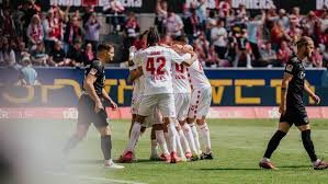temp_image_1746304681.148029 Koln FC no Topo: Vitória Essencial Garante Liderança na 2. Bundesliga!