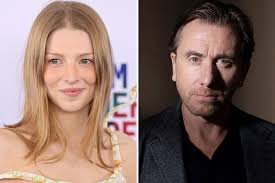 temp_image_1746671490.427878 Hunter Schafer Estrela Drama Surreal 'Fish' com Tim Roth em Veneza: Um Mergulho no Inusitado