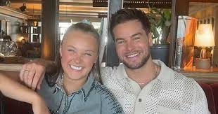temp_image_1747196474.95963 JoJo Siwa: De Estrela Infantil com Laços a Ícone Pop em Evolução