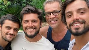 temp_image_1748784007.28215 Beto Simas: De Volta à TV com 'Quatro por Quatro', Vida em LA e o Orgulho dos Filhos Atores