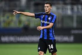 temp_image_1750533277.83244 Kristjan Asllani: O Meio-Campista Albanês que Brilha na Inter de Milão