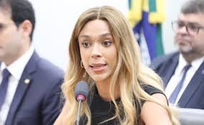 temp_image_1750750388.682543 Erika Hilton Contrata Maquiadores para Cargos de Secretários Parlamentares na Câmara
