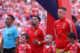 temp_image_1750798325.687976 Anatoliy Trubin Elogia Otamendi: 'Um Verdadeiro Líder' no Benfica