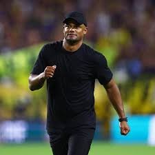 temp_image_1750800290.880811 Kompany no Bayern: A Chegada Surpreendente do Primeiro Técnico Negro e Seu Estilo Ousado