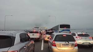 temp_image_1751377955.372969 Carro Pega Fogo na Ponte Rio-Niterói: Caos no Trânsito e Risco Controlado