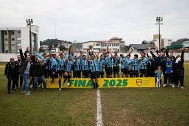 temp_image_1752534925.510258 É CAMPEÃO! Grêmio Goleia Juventude Fora de Casa e Levanta a Taça do Gauchão Sub-17