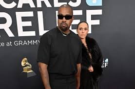 temp_image_1754919950.813173 Kanye West: Gênio Inovador ou Apenas Polêmica? Desvendando o Legado de Ye