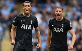temp_image_1755951571.964338 Rayan Aït-Nouri: O Lateral Esquedo Que Brilha na Premier League e Conquista a Argélia