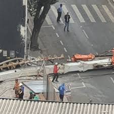 temp_image_1756377151.850479 Máquina de Obra Colossal Despenca em Santa Cecília, SP: Acidente Causa Alerta na Rua Jaguaribe