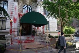 temp_image_1756541062.161772 Escalada da Tensão: Prédio de Editor do New York Times Vandalizado em Protesto por Gaza