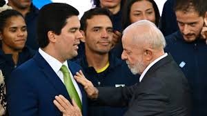 temp_image_1756862539.638645 União Brasil e PP: Decifrando as Estratégias e Alianças no Coração da Política Brasileira