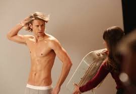 temp_image_1758196396.633428 Chord Overstreet: De Ícone de Glee à Batalha Cômica no Weakest Link com Jane Lynch