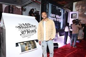 temp_image_1758235988.810616 Jesse Williams em Destaque: De 'Grey's Anatomy' aos Holofotes de Eventos Exclusivos