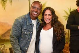 temp_image_1758298636.620762 Nasce Bento! Carol Peixinho e Thiaguinho celebram a chegada do primeiro filho em explosão de amor