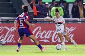 temp_image_1760056819.684698 São Paulo Feminino: A Busca Inédita Pelo Título da Libertadores com a Estrela Isa Guimarães