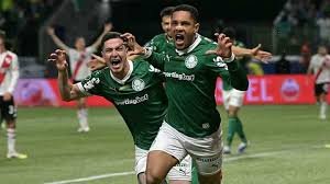 temp_image_1761272561.155814 Palmeiras x LDU: A Batalha de São Paulo Rumo à Glória da Libertadores!