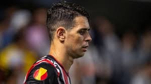 temp_image_1762977108.435695 Oscar: O Meio-Campo Gênio que Desafiou o Comum no Futebol Brasileiro