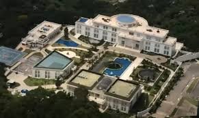 temp_image_1765125274.514868 A Maior Mansão do Brasil: Descubra o Império de Luxo de Daniela Albuquerque e Amilcare Dallevo em Alphaville