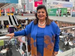 temp_image_1765147679.69024 Luiza Trajano: A Liderança Visionária Que Transforma o Varejo Brasileiro