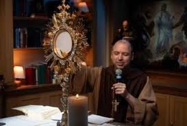 temp_image_1771484923.016193 Rosário Frei Gilson: O Fenômeno da Fé que Conectou o Brasil