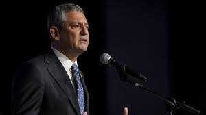 temp_image_1771524744.935087 Fenerbahçe x Nottingham Forest: Özgür Özel Marca Presença em Jogo Decisivo da Liga Europa