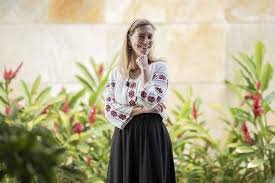 temp_image_1771628167.755281 Lais Souza: A Ascensão de uma Bióloga nas Redes Sociais e o Impacto da Pesquisa sobre a Polilaminina