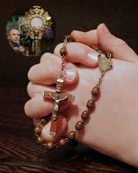 temp_image_1774511554.52906 Rosário Frei Gilson: A Oração que Conectou um Milhão de Brasileiros e Transformou Madrugadas