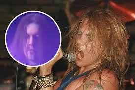 temp_image_1775103106.95794 Axl Rose e Dizzy Reed: A Promessa Cumprida que Moldou a História do Guns N' Roses