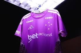 temp_image_1775340647.766962 Kaio Jorge e o Novo Uniforme de Goleiro do Cruzeiro: Um Destaque na Série A