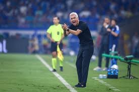 temp_image_1776715352.220158 Luís Castro Promete Mudança de Estrutura no Grêmio Após Derrota para o Cruzeiro: O que Esperar?