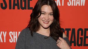 temp_image_1776735710.735818 Isa Briones: Entre o Caos de 'The Pitt' e o Brilho da Broadway