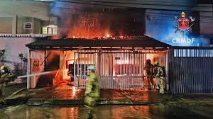 temp_image_1778504218.532266 Susto no Distrito Federal: Incêndio consome duas caminhonetes em garagem no Riacho Fundo II