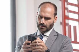 temp_image_1779612748.010836 Eduardo Bolsonaro aciona polícia nos EUA após visita de jornalista do Intercept Brasil