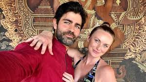 temp_image_1780024608.710063 Adrian Grenier: A Transformação do Astro de 'Entourage' — Amor, Família e a Fuga de Hollywood