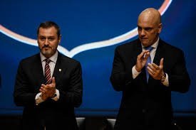 temp_image_1791367632.068384 Andrei Rodrigues e Alexandre de Moraes: Bastidores de uma Reunião sob Tensão no STF